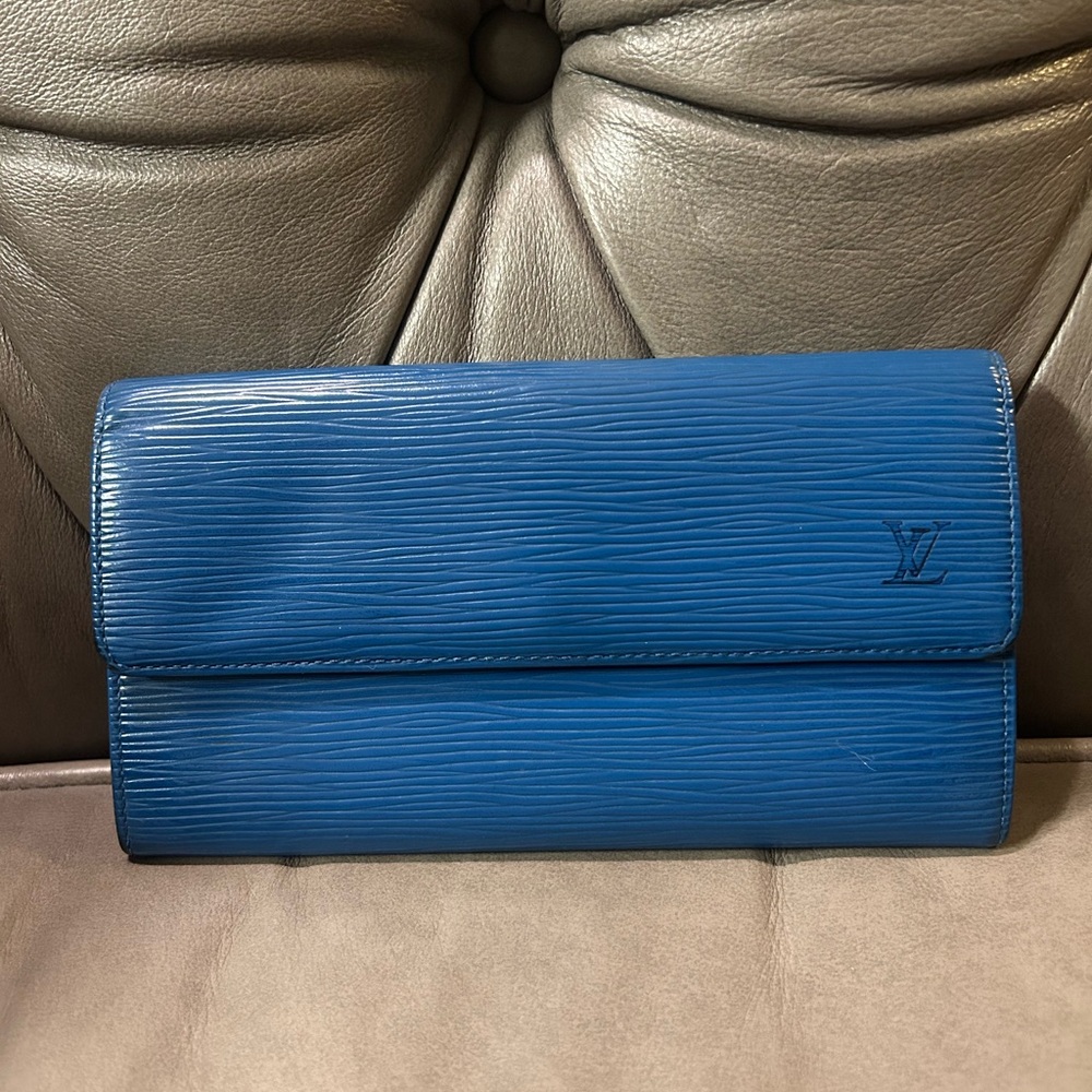 Louis Vuitton Blue Epi Leather Sarah LV Long Wallet (missing zipper pull)